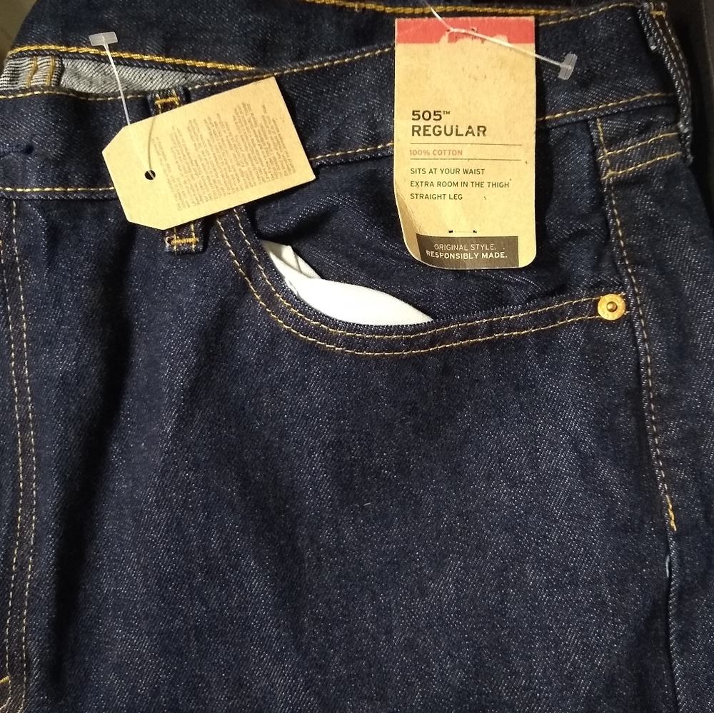 NWT Levis 505 Jeans Mens Regular Fit Straight Leg  W40/ L30 Dark Blue